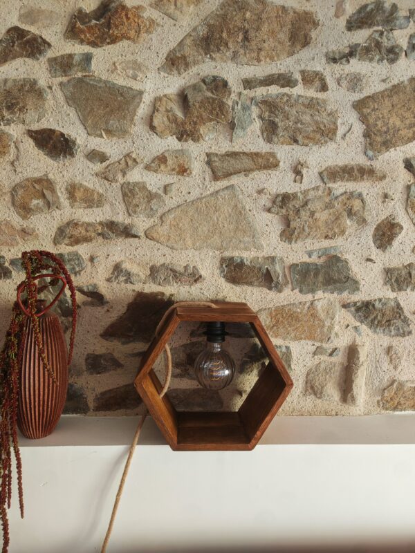 Lampe hexagonale en chêne